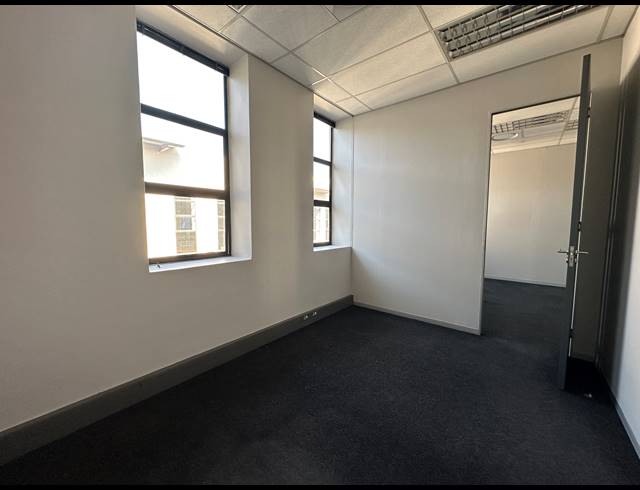 154.50M² OFFICE TO LET IN ECO PARK ESTATE